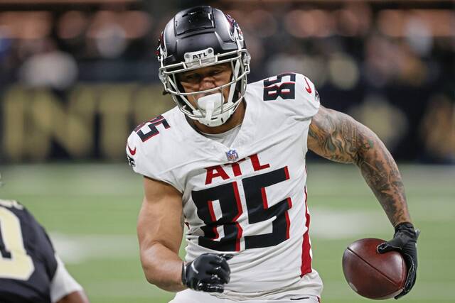 Shown while playing for the Atlanta Falcons last season, tight end MyCole Pruitt reportedly agreed to a contract with the Pittsburgh Steelers.