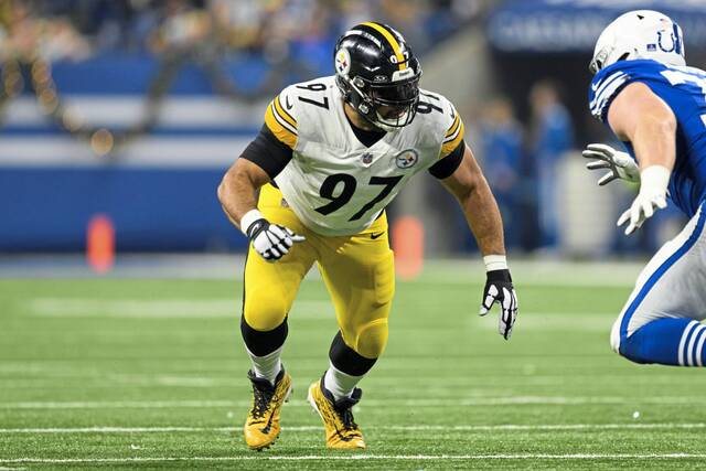 Steelers defensive tackle Cameron Heyward rushes around the edge in a Dec. 16 game against the Colts in Indianapolis.