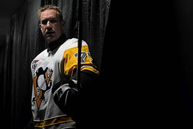 Penguins forward Jeff Carter waits to warm up before a game against the Flyers on Jan. 8. It ended up being his last game in Philadelphia, the town where he started his pro career.