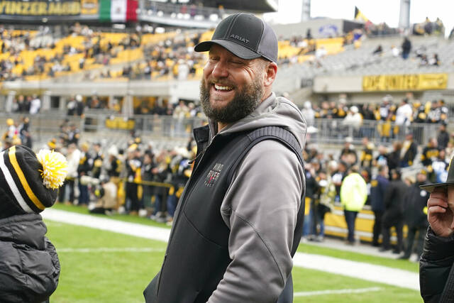 Former Pittsburgh Steelers quarterback Ben Roethlisberger watches the team as they warm up before a game against the New Orleans Saints in Pittsburgh.