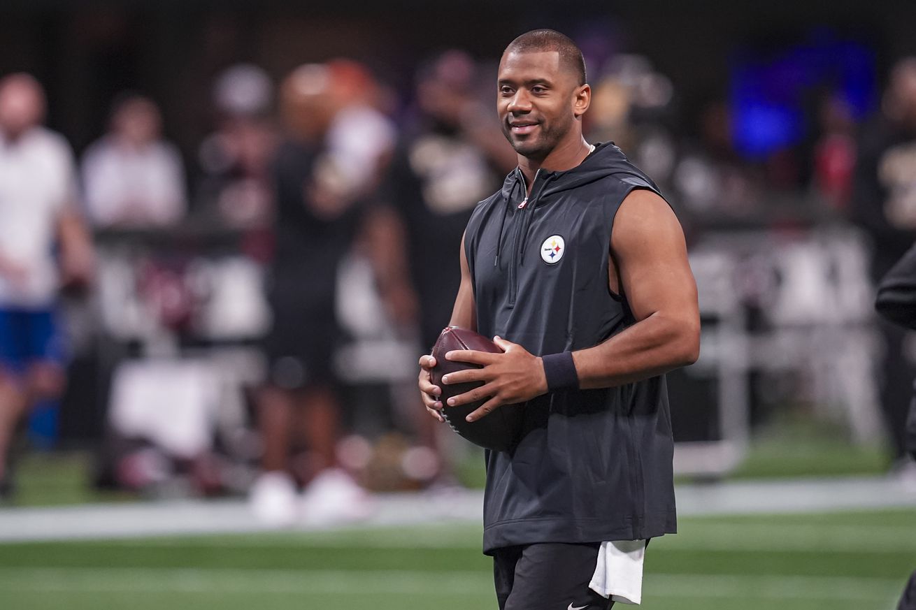 Pittsburgh Steelers quarterback Russell Wilson (3) on the field prior to the game against the Atlanta Falcons at Mercedes-Benz Stadium. Mandatory Credit: Dale Zanine-Imagn Images