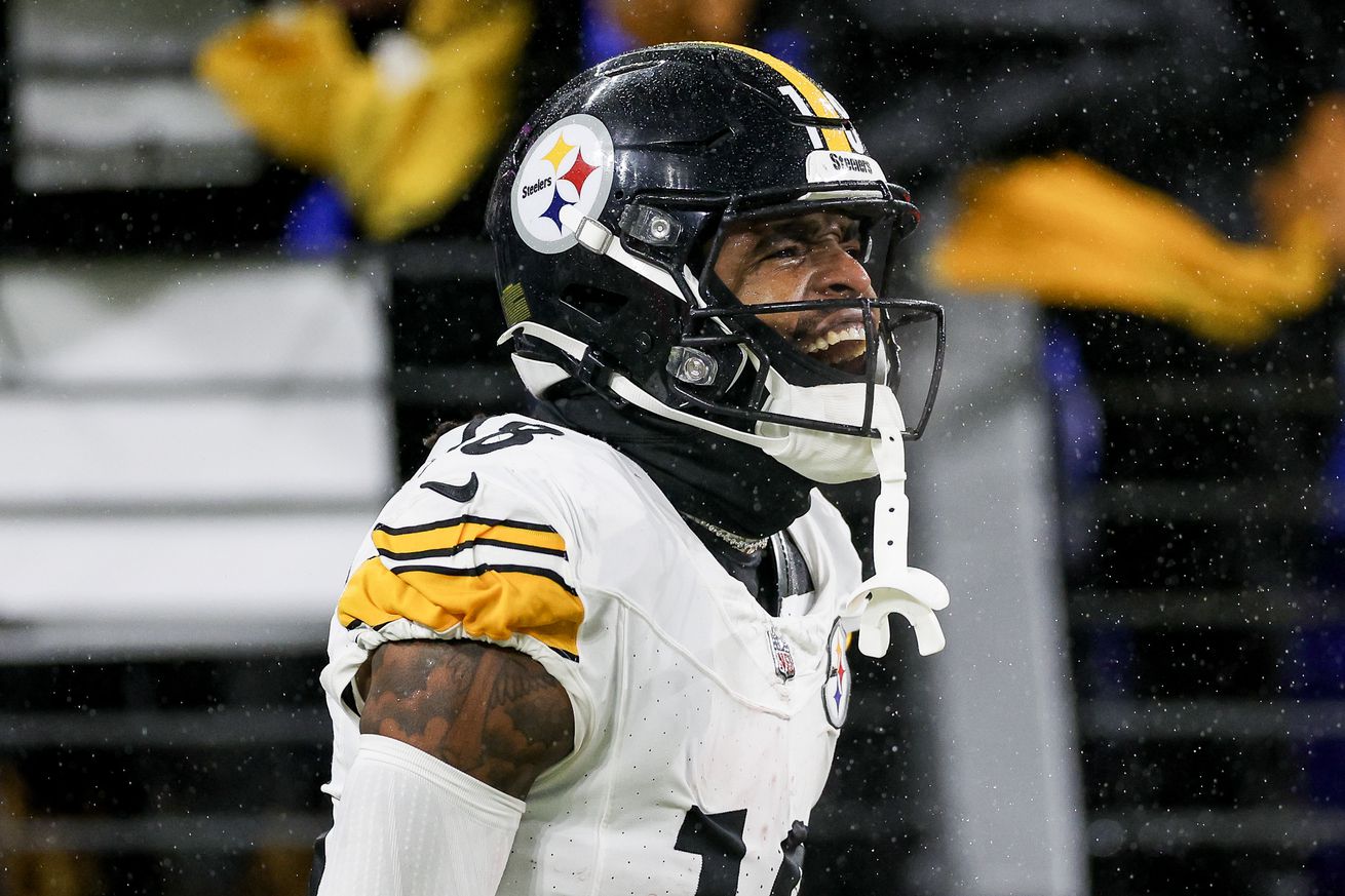 Pittsburgh Steelers v Baltimore Ravens