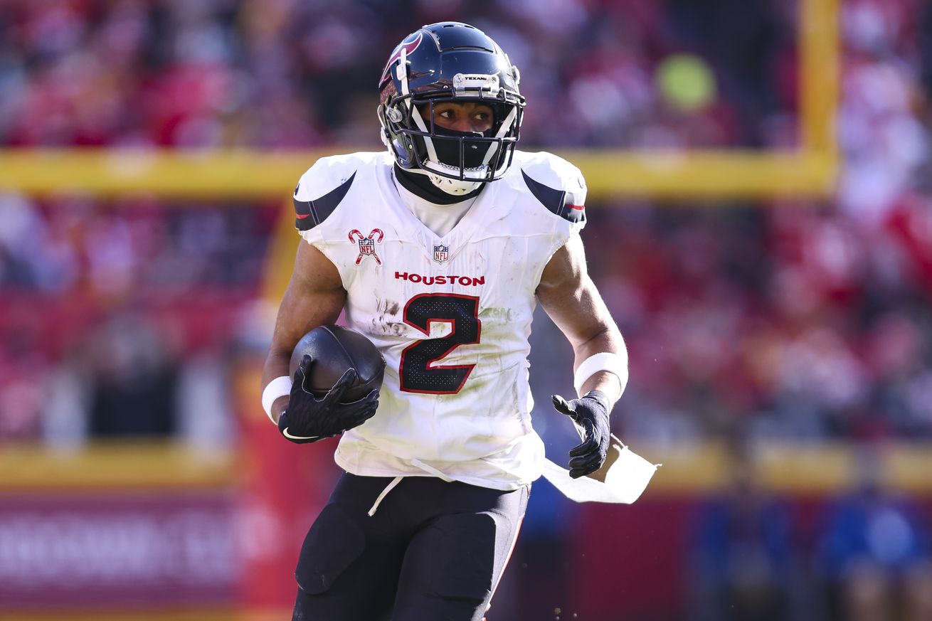 Robert Woods #2 of the Houston Texans runs the ball during an NFL football game against the Kansas City Chiefs at GEHA Field at Arrowhead Stadium on December 21, 2024 in Kansas City, Missouri.