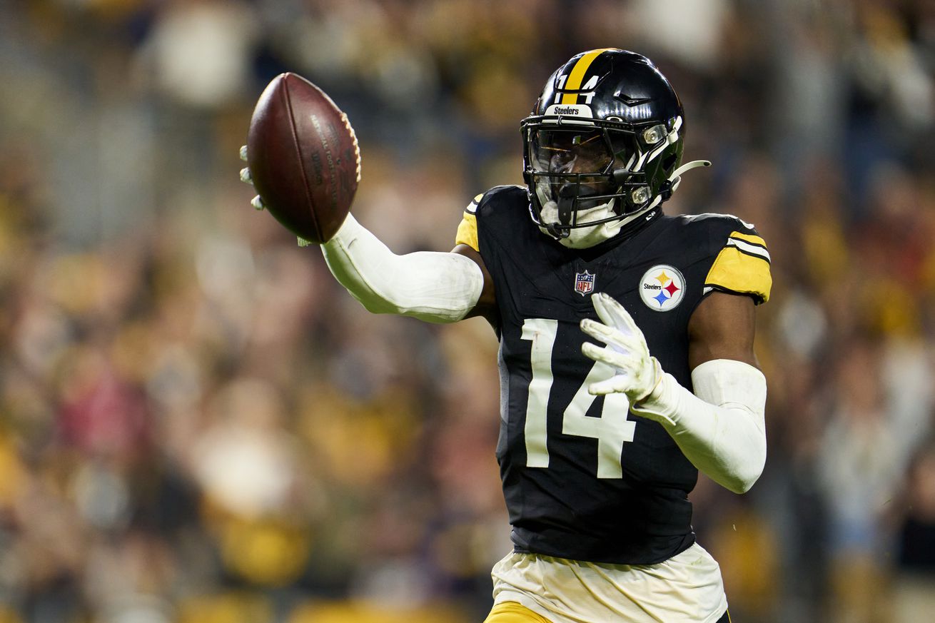Cleveland Browns v Pittsburgh Steelers