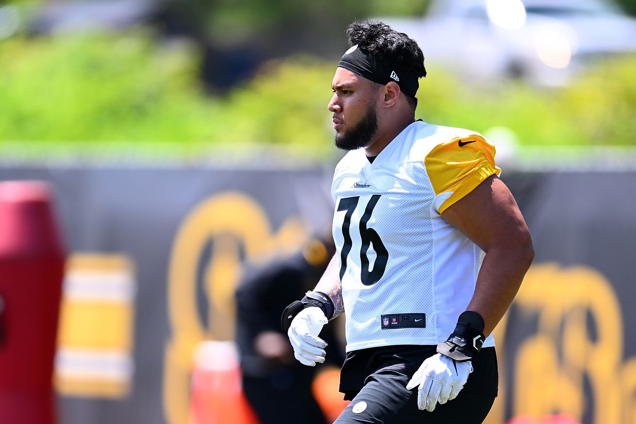 Troy Fautanu #76 of the Pittsburgh Steelers works out during the Pittsburgh Steelers OTA offseason workout at UPMC Rooney Sports Complex on June 6 2024 in Pittsburgh, Pennsylvania.