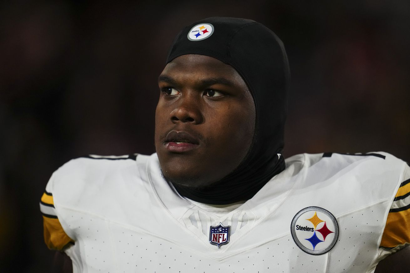 Pittsburgh Steelers v Cleveland Browns