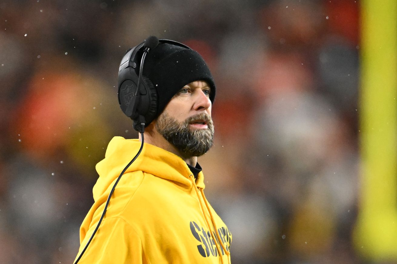 Pittsburgh Steelers v Cleveland Browns