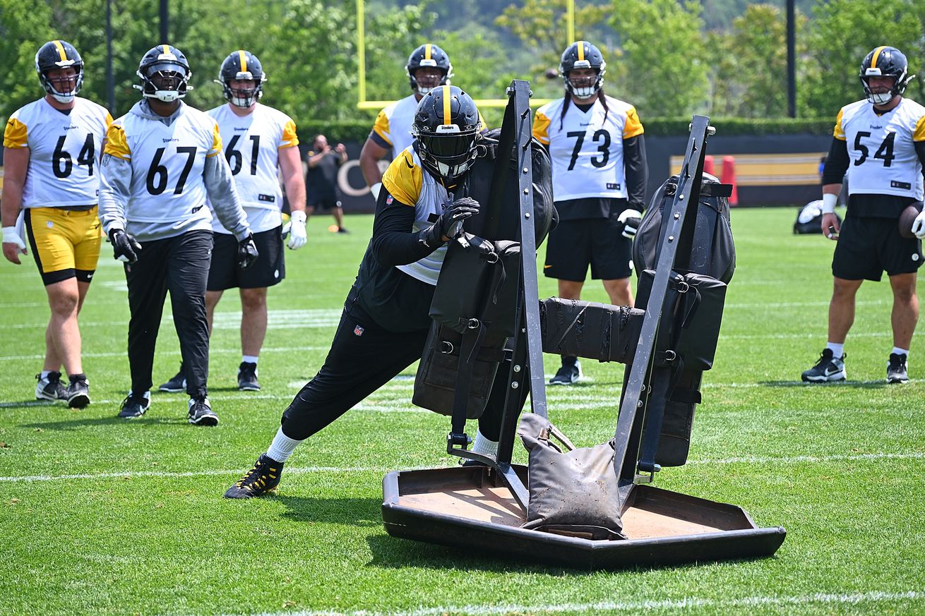 Broderick Jones #77 of the Pittsburgh Steelers in action during Minicamp at UPMC Rooney Sports Complex on June 12, 2025 in Pittsburgh, Pennsylvania.