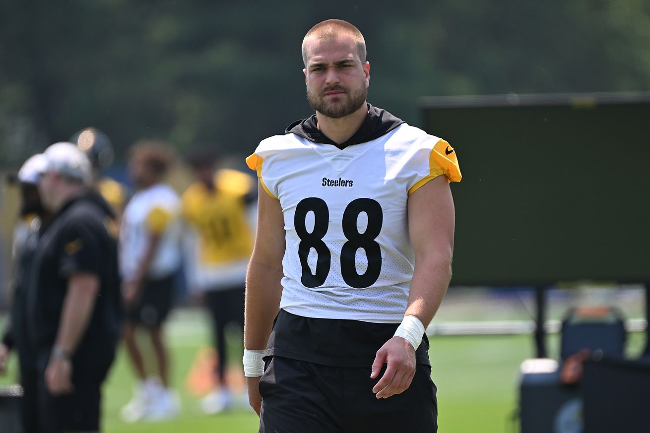 Pat Freiermuth #88 of the Pittsburgh Steelers in action during Minicamp at UPMC Rooney Sports Complex on June 12, 2025 in Pittsburgh, Pennsylvania.