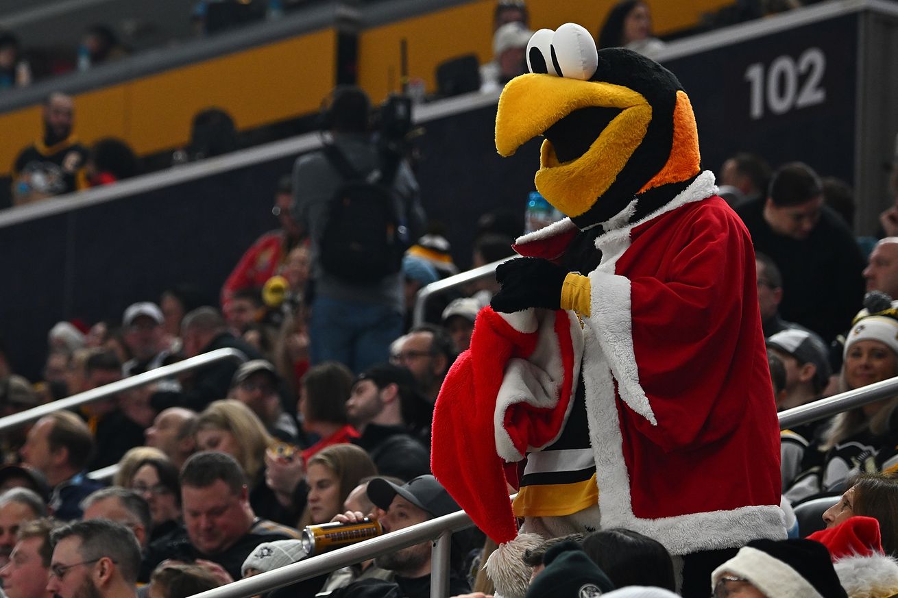 Carolina Hurricanes v Pittsburgh Penguins