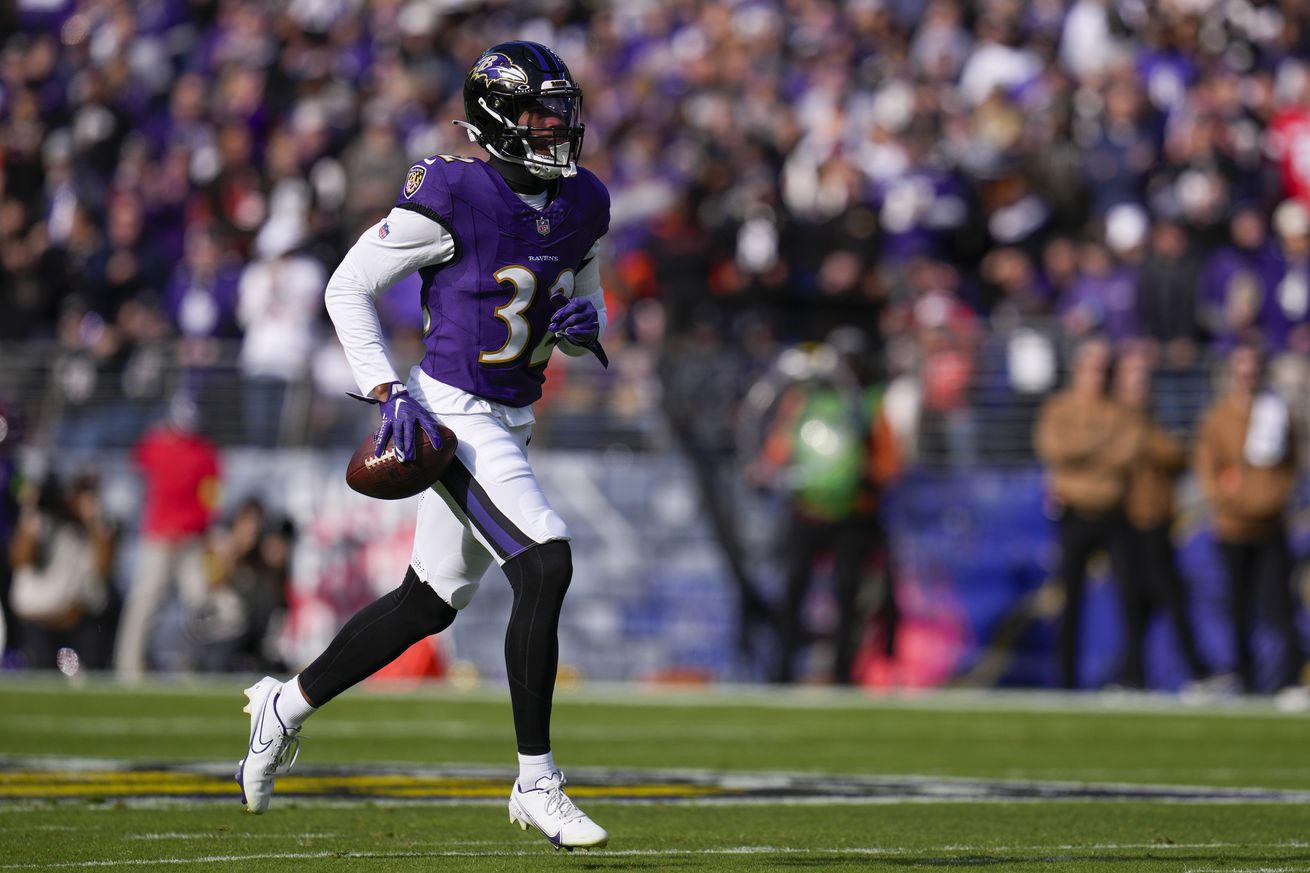 Baltimore Ravens safety Marcus Williams (32) reacts after a defensive play against the Cleveland Browns at M&amp;T Bank Stadium.&nbsp;