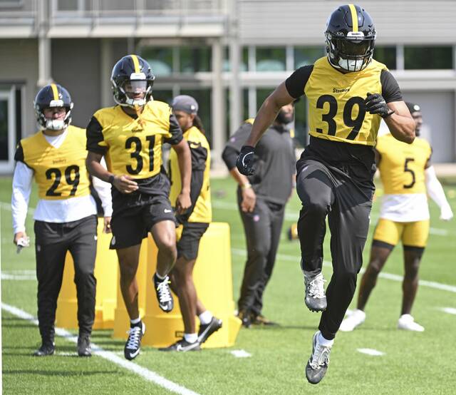 Steelers Minka Fitzpatrick goes through drills during OTAs Tuesday June 3, 2025 at UPMC Rooney Sports Performance Complex.