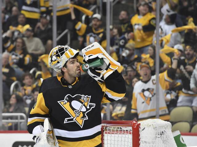 Goaltender Louis Domingue was a member of the Penguins during the 2021-22 season.