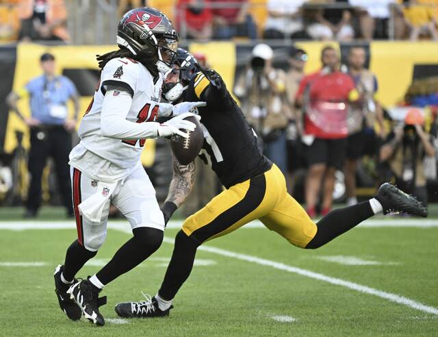 Steelers linebacker Nick Herbig pressures Buccaneers quarterback Teddy Bridgewater in the first quarter Saturday.
