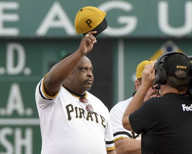The Pirates’ Al Oliver acknowledges the crowd during a ceremony to recognize the 1971 World Series champions on Sept. 3, 2016, at PNC Park.