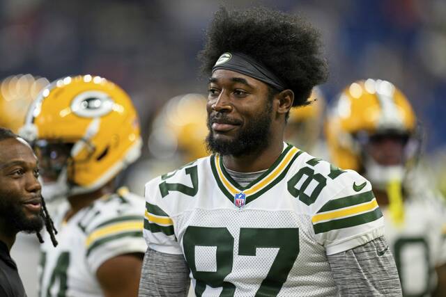 Green Bay Packers wide receiver Romeo Doubs (87) warms up on the field before a game against the Indianapolis Colts on Aug. 16, 2025, in Indianapolis.