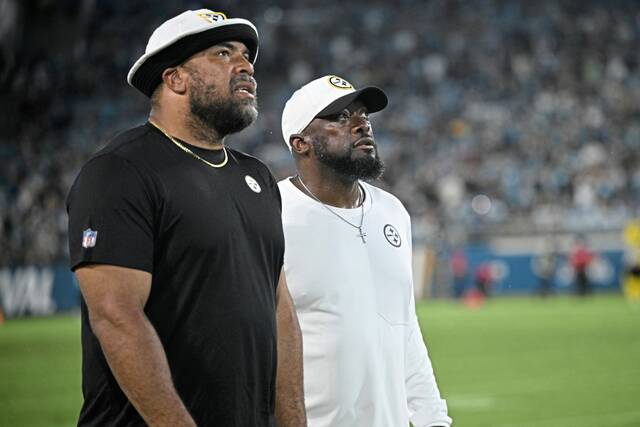 Pittsburgh Steelers defensive tackle Cameron Heyward (left) and head coach Mike Tomlin leave the field after the first half of a preseason game against the Jacksonville Jaguars on Aug. 9, 2025, in Jacksonville, Fla.