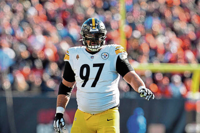 Shown here during a game last season, defensive tackle Cameron Heyward and the Pittsburgh Steelers agreed on a revised contract on the eve of Sunday’s season opener.