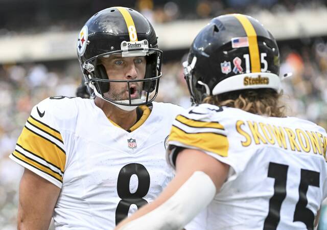 Steelers quarterback Aaron Rodgers reacts after after throwing a touchdown pass to Calvin Austin III Jets in the fourth quarter Sunday Sept. 7, 2025 at MetLife Stadium.