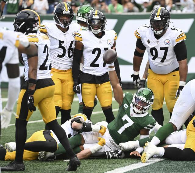 New York Jets quarterback Justin Fields celebrates his third-quarter touchdown against the Pittsburgh Steelers during Sunday’s game at MetLife Stadium. The Steelers’ defense struggled until it got two critical stops late in the fourth quarter to secure a 34-32 victory.
