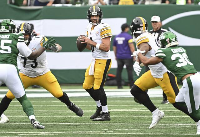 Steelers quarterback Aaron Rodgers plays against the Jets on Sept. 7, 2025 at MetLife Stadium.