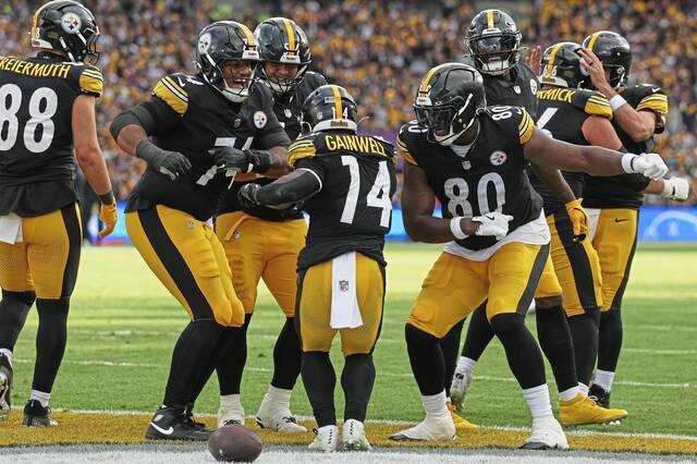 Steelers offensive linemen celebrate a touchdown by Kenneth Gainwell (14) during the NFL football game between Minnesota Vikings and Pittsburgh Steelers at Croke Park stadium in Dublin, Sunday, Sept. 28, 2025.