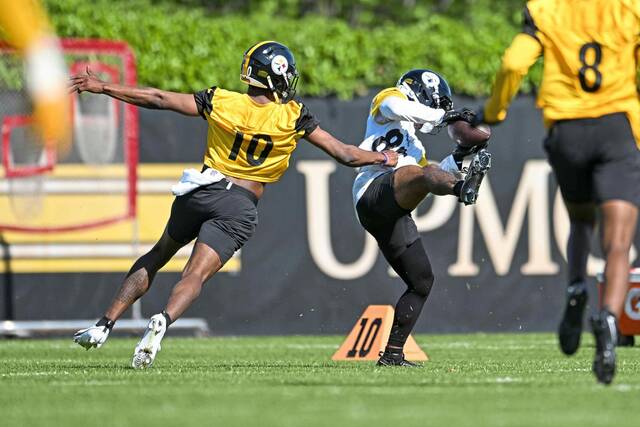 Shown while making a catch during minicamp at the UPMC Rooney Sports Complex in June, Pittsburgh Steelers wide receiver Ke’Shawn Williams (No. 85, in white) is a candidate for a promotion off of the practice squad for Sunday’s game against the Cleveland Browns.