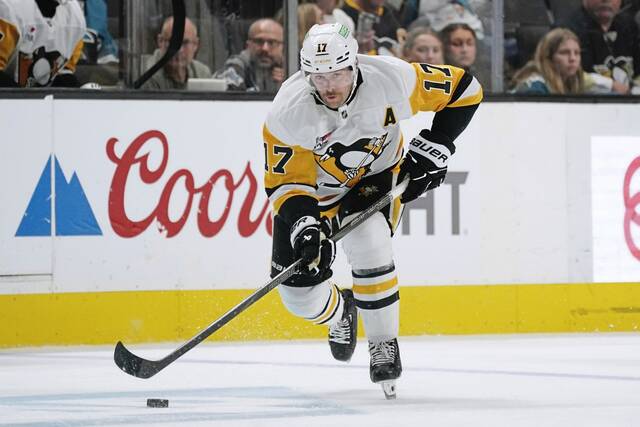 Penguins right winger Bryan Rust (17) advances the puck during the third period Jan. 27, 2025, against the Sharks at SAP Center at San Jose.