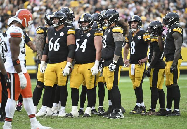 The Steelers offense waits to line up against the Browns in the fourth quarter Sunday at Acrisure Stadium.
                                The Steelers offense waits to line up against the Browns in the fourth quarter Sunday at Acrisure Stadium.
