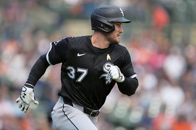 Will Robertson of the Chicago White Sox runs after hitting an RBI single against the Detroit Tigers on Sept. 7.