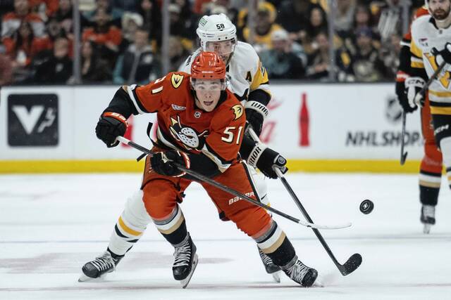 Anaheim Ducks defenseman Olen Zellweger controls the puck past Penguins defenseman Kris Letang during the first period Tuesday.