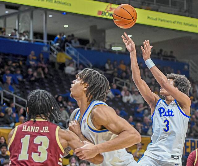 Pitt’s Brandin Cummings (3) attempts a shot in traffic Saturday, March 8, 2025, at Petersen Events Center.