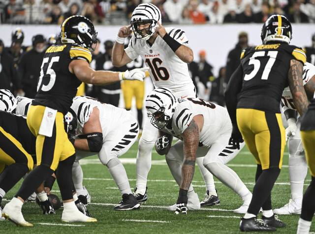 Bengals quarterback Joe Flacco calls signals against the Steelers on Thursday.