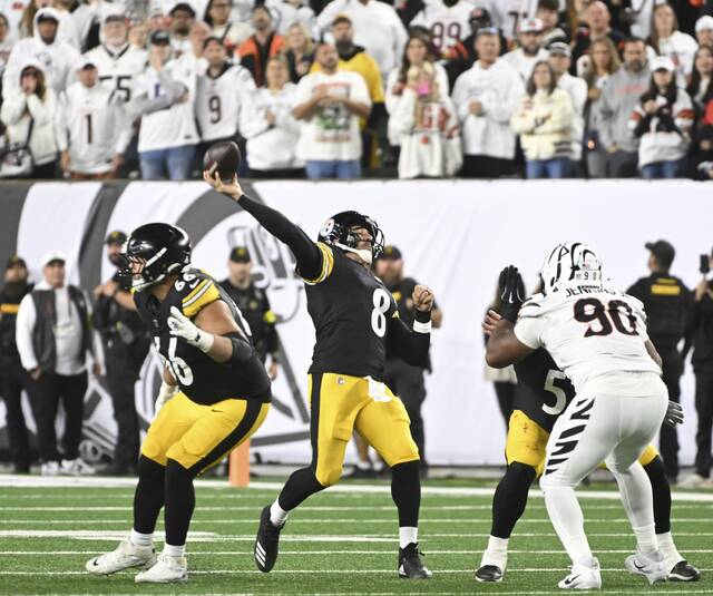 Steelers quarterback Aaron Rodgers throws a Haily Mary on the last play against the Bengals on Thursday.