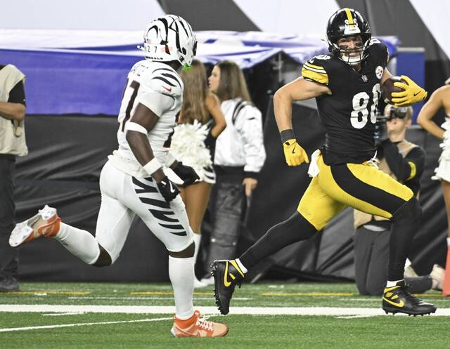 Steelers tight end Pat Freiermuth beats the Bengals’ Jordan Battle to the end zone for a late touchdown in the fourth quarter Thursday.
