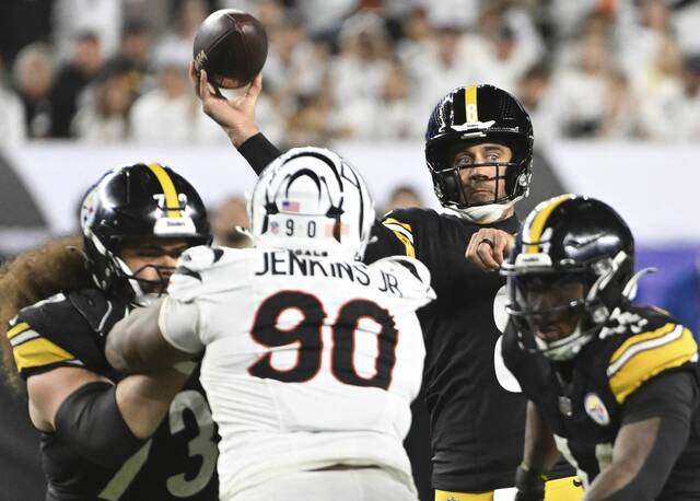 Steelers quarterback Aaron Rodgers throws against the Bengals Thursday Oct.16, 2025 at Paycor Stadium.