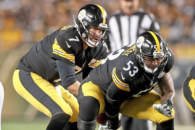 Pittsburgh Steelers quarterback Ben Roethlisberger takes a snap from center Maurkice Pouncey (53) against the Los Angeles Chargers in an NFL football game, Sunday, Dec. 2, 2018, in Pittsburgh.
