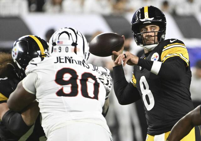 Steelers quarterback Aaron Rodgers throws against the Bengals on Thursday at Paycor Stadium.