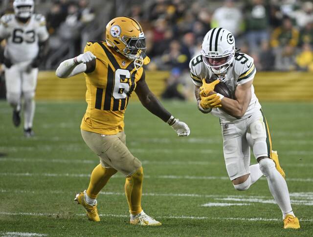 The Packers’ Christian Watson pulls in a pass in front of the Steelers’ Patrick Queen in the fourth quarter Sunday, Oct. 26, 2025 at Acrisure Stadium.
