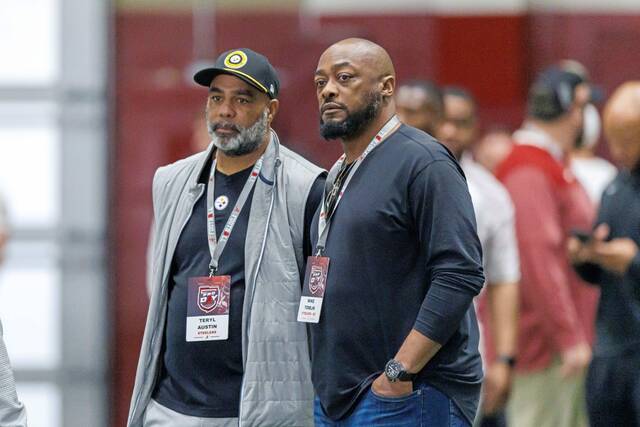 Steelers head coach Mike Tomlin, right, talks with his defensive coordinator, Teryl Austin, as they watch defensive line drills at Alabama’s pro day March 19.