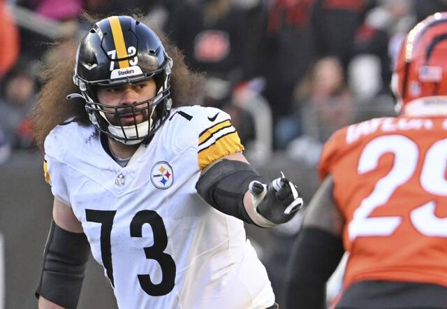Shown here while playing in a game last season, Pittsburgh Steelers starting left guard Isaac Seumalo has been cleared to play in Sunday’s game against the Indianapolis Colts despite a pectoral injury.