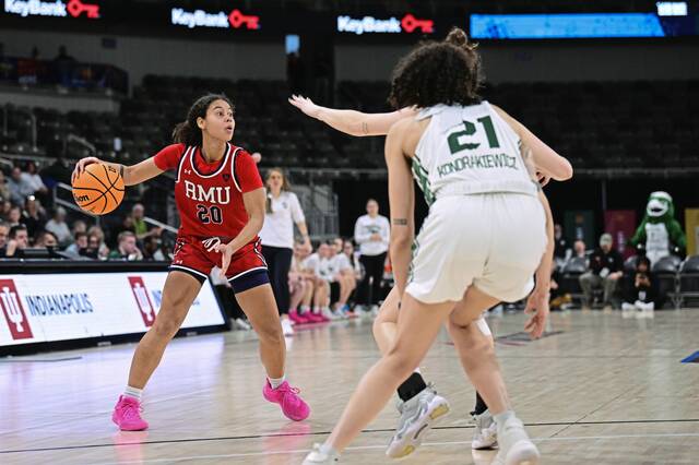 Jada Lee, a Carlynton grad, returns after averaging 7.5 points per game last season for the Robert Morris women.