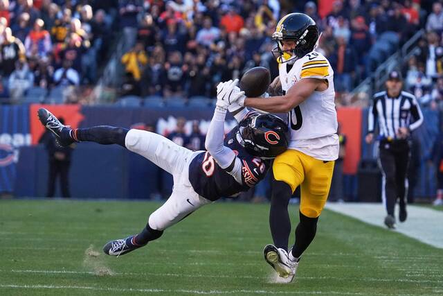 Bears cornerback Nahshon Wright (left) breaks up a pass in the end zone intended for Steelers wide receiver Roman Wilson during the second half Sunday.