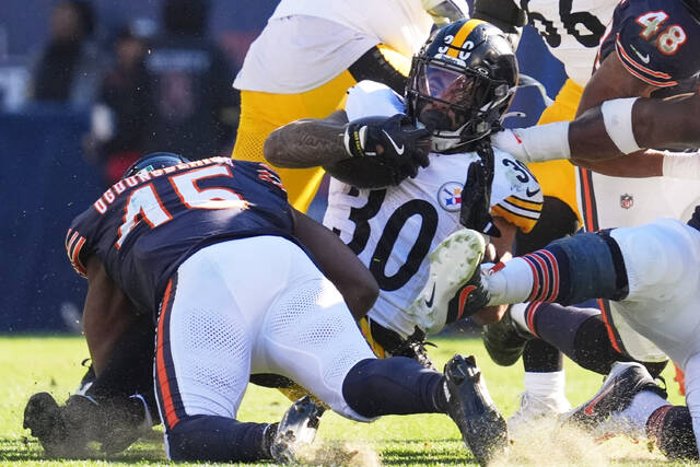 Pittsburgh Steelers running back Jaylen Warren is tackled by Chicago Bears linebacker Amen Ogbongbemiga (45) during the first half in Chicago.