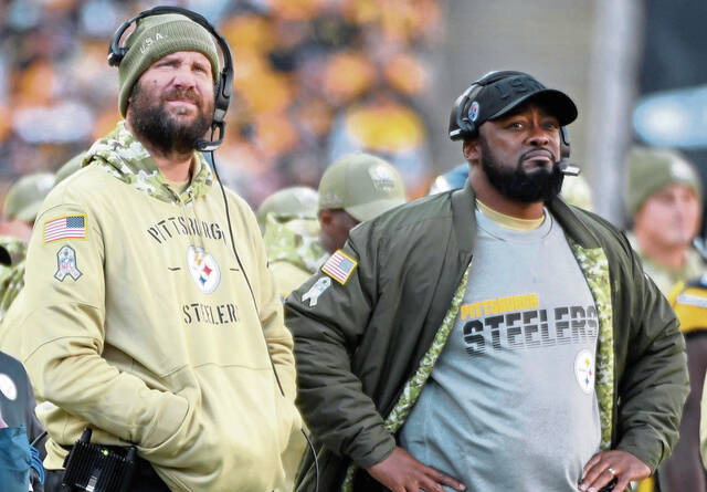 Steelers quarterback Ben Roethlisberger and head coach Mike Tomlin look on Nov. 3, 2019, during the team’s game against the Colts at then-Heinz Field. (Chaz Palla | TribLive)