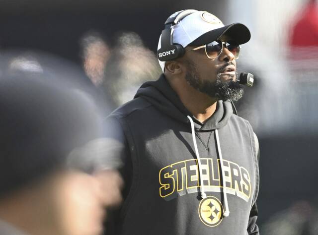 Pittsburgh Steelers coach Mike Tomlin looks on during Sunday’s game against the Baltimore Ravens at M&T Bank Stadium. (Chaz Palla | TribLive)