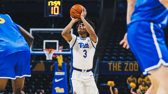 Pitt's Brandin Cummings plays against Hofstra on Sunday, Dec. 7, 2025. (Andrew Leon | Pitt Athletics)