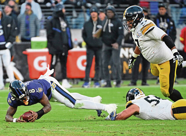 Steelers linebacker Alex Highsmith catches up with Ravens quarterback Lamar Jackson on the last play of the game Sunday at M&T Bank Stadium. (Chaz Palla | TribLive)