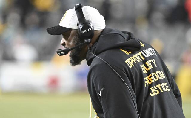 Steelers head coach Mike Tomlin on the sideline Monday against the Dolphins Acrisure Stadium. (Chaz Palla | TribLive)