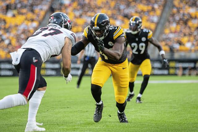 Shown while playing a preseason game with the Pittsburgh Steelers in 2024, outside linebacker Jeremiah Moon re-signed with the team Thursday. Moon had been on the practice squad of the Carolina Panthers. (AP)